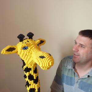 Giraffe built in Lego