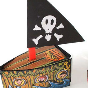 PirateShip2.JPG (29441 bytes)