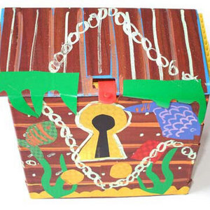 TreasureChest.JPG (42288 bytes)