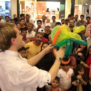 Balloon modeller at work