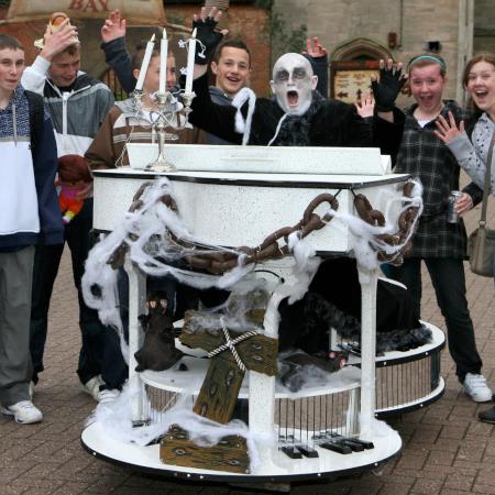 Comedy Dead pianist