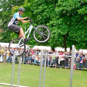 mountain bike display team