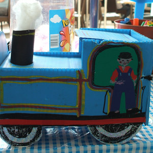 train2.JPG (38523 bytes)